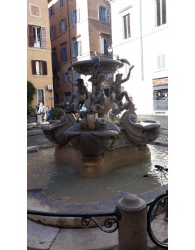 ROME: SQUARES AND FOUNTAINS...
